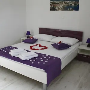 https://gold-town-split-apartments.splithotels.org