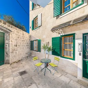 https://guesthouse-perla-varos-ii.splithotels.org